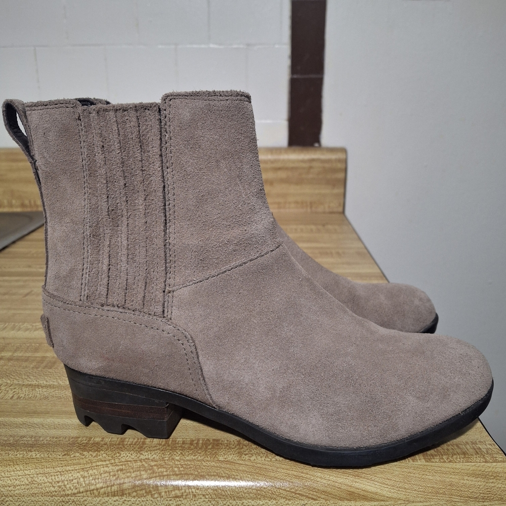 Sorel Lolla Chelsea Booties Size 6.5